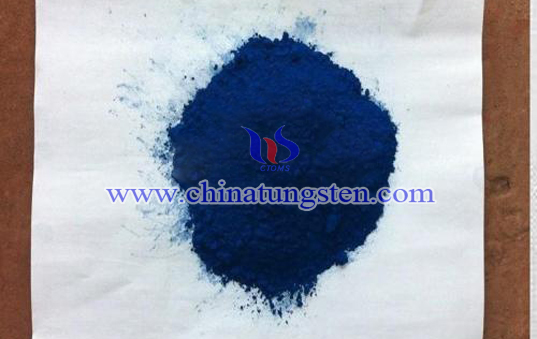 青いタングステン酸化物の写真